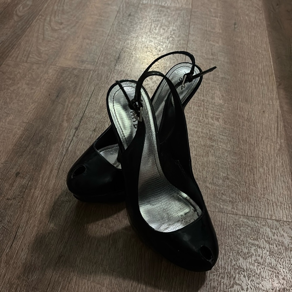 Size 8 high heel shoes with a peep toe!